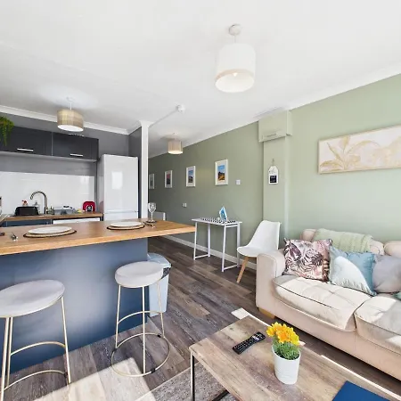 Apartment Nest - Sleeps 4 - Cosy Escape *